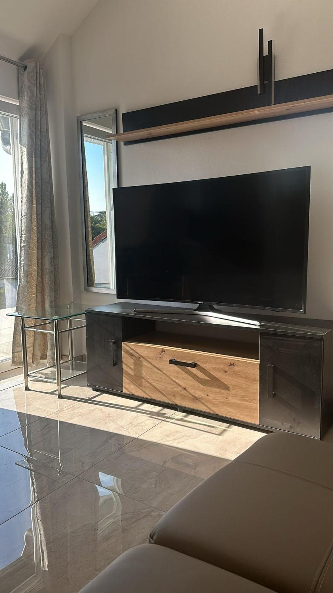 Appartamento Two-room With Fully Equipped Kitchen Near S8 Station