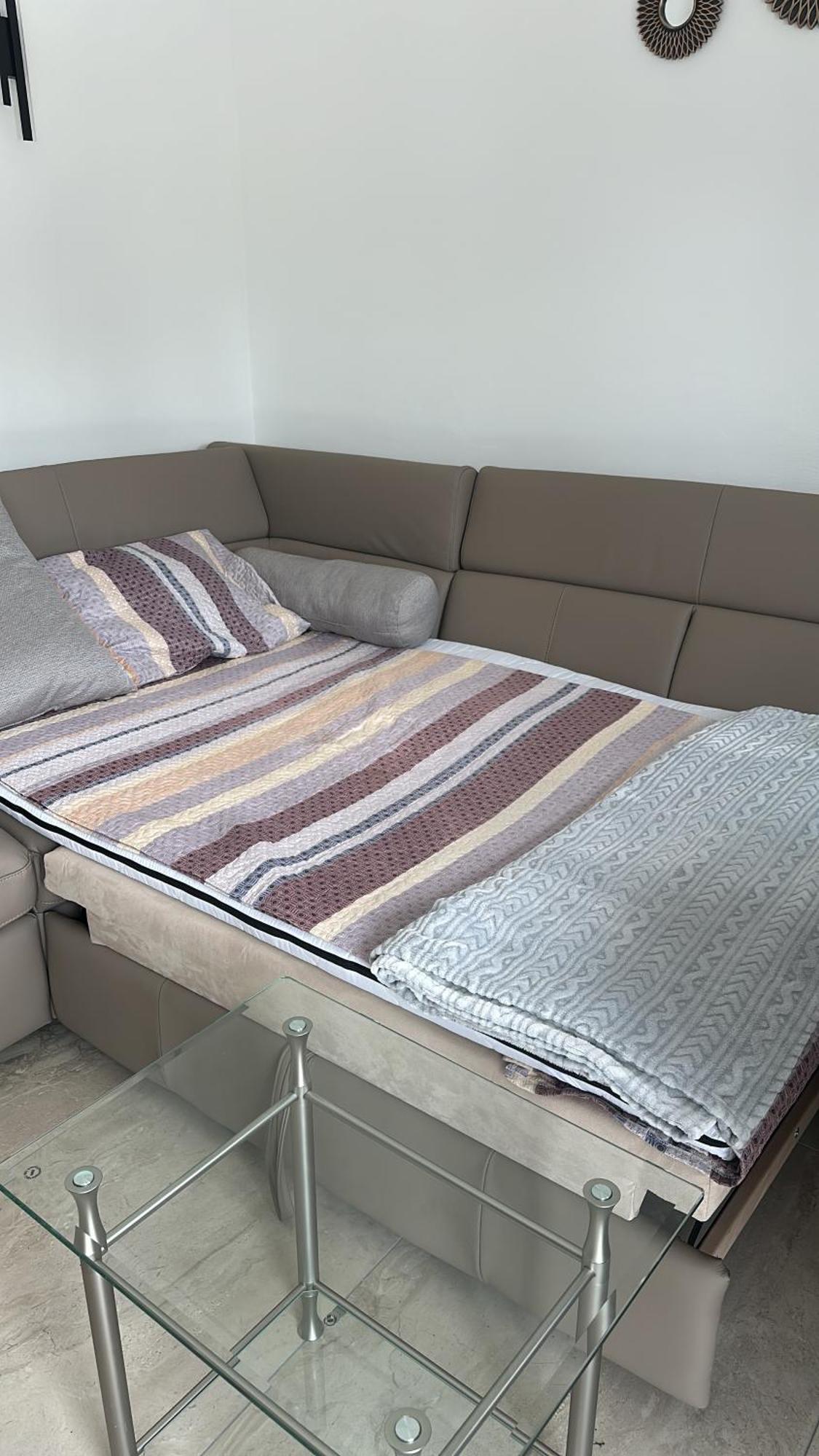 Two Near The S8 Train - Ideal For Workers - No Party Apartment *